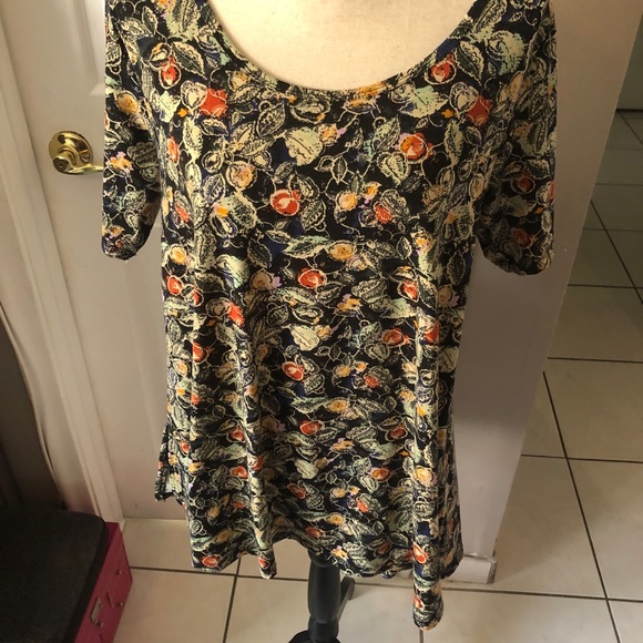 LuLaRoe Tops - Lularoe Perfect Tee